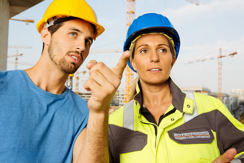 Zwei Personen, die miteinander sprechen, Kurs Sicherheitsvertrauensperson