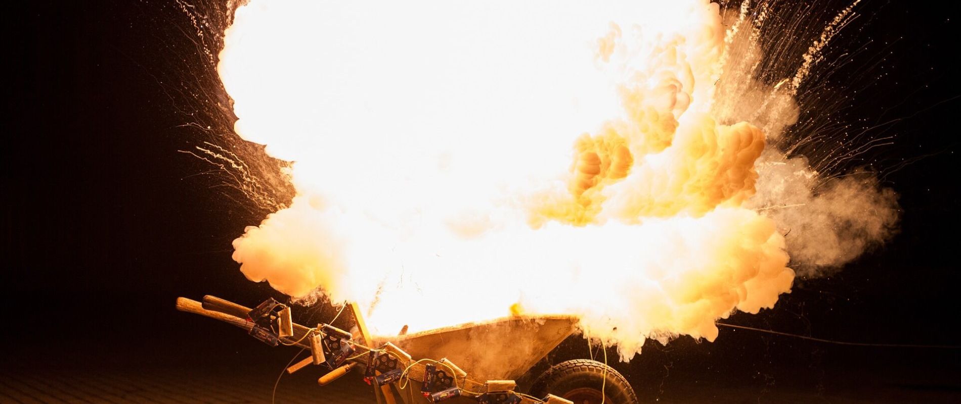 Staubexplosion mit Flamme